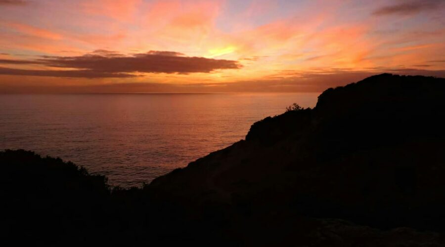 The Algarve After Dark: Evening Light, Night Sky, and What Changes After Sunset