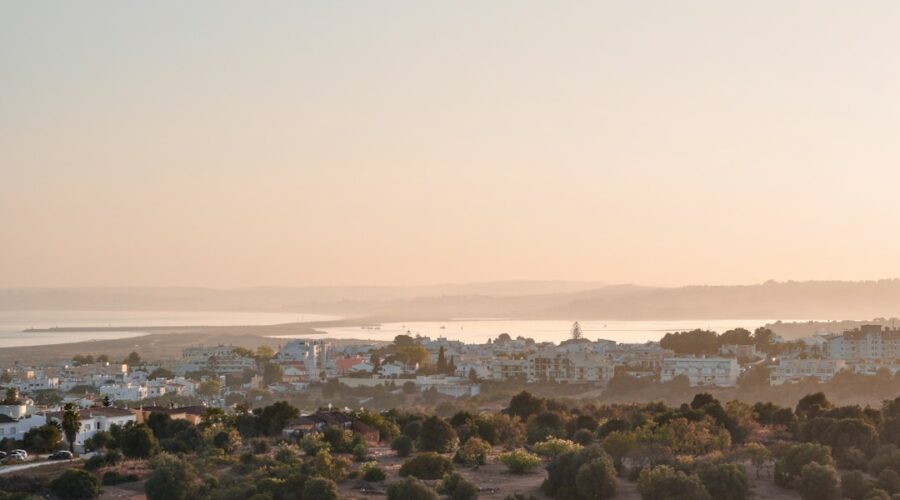 April Light in the Algarve: Sunset and Sunrise Times That Change Everything