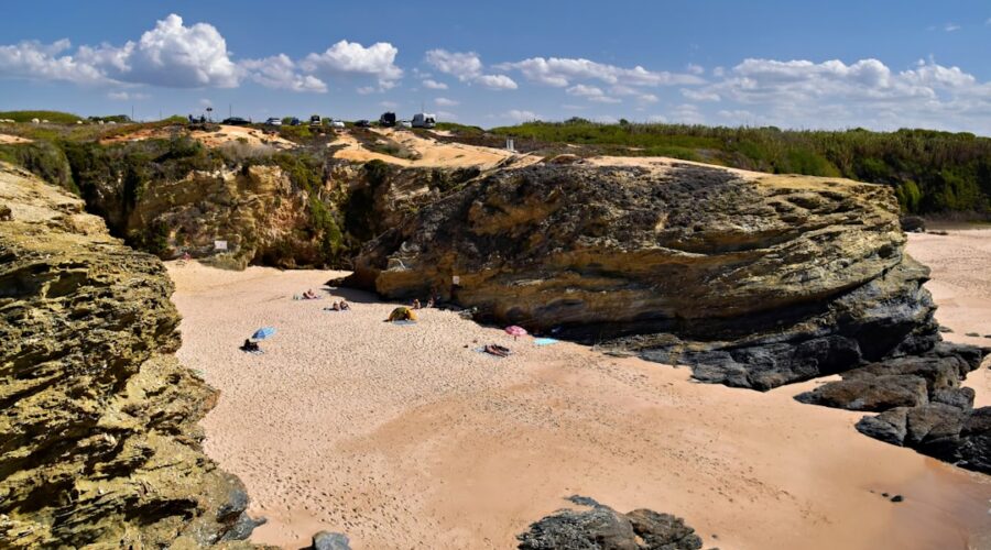 Praia de Monte Clérigo: The West-Coast Cliff Beach With Built-in Sunset