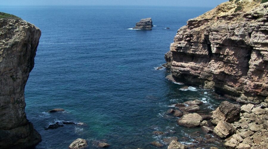 Pontal da Carrapateira: The Wild Cliff Loop That Feels Like the Algarve’s Last Frontier