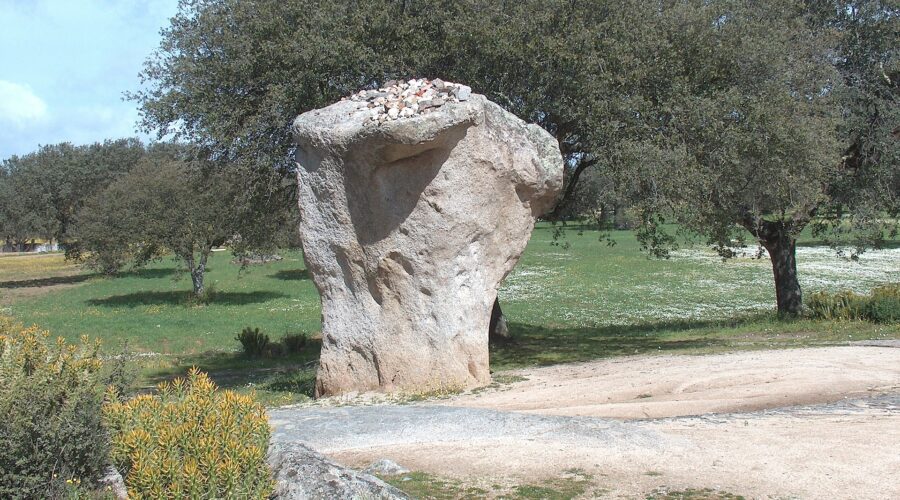 Rocha dos Namorados: The Wind-Carved Clifftop Above Praia da Marinha