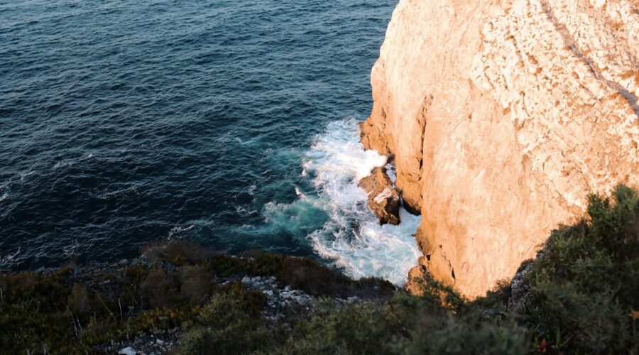 Ponta da Piedade Upper Loop: A Wind-Safer Cliff Circuit Above the Sea Stacks