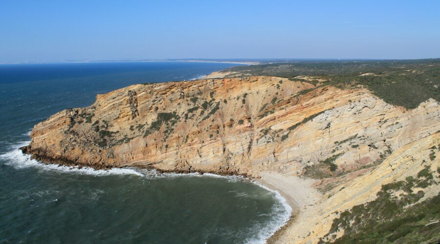 Praia de Vale dos Homens: The Hidden Low-Tide Cove Most Visitors Never Find