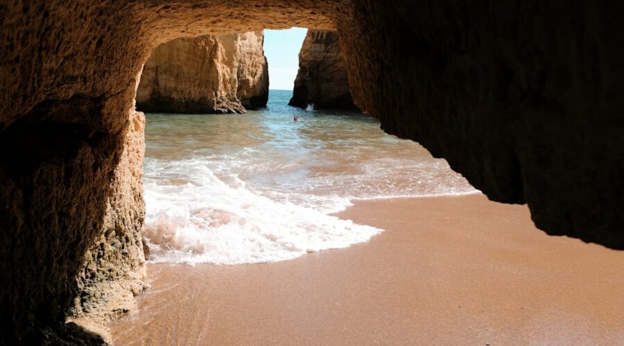 Praia de Vale dos Homens: The Hidden Low-Tide Cove Most Visitors Never Find