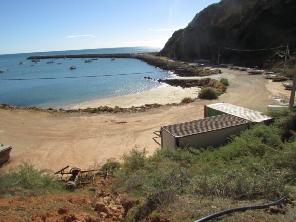 Praia da Baleeira, Kolforn