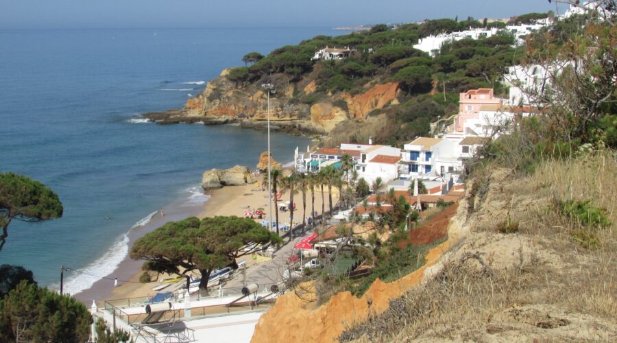 Reading the Cliffs of Praia da Falésia: A Geological Story in Sandstone Layers